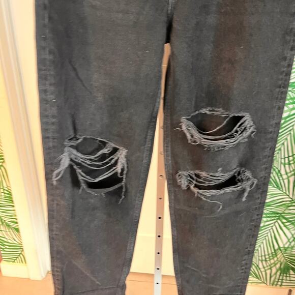 Boyish Toby Distressed High Rise Relaxed Tapered Jeans in Fatal Attraction NWOT - Picture 3 of 11
